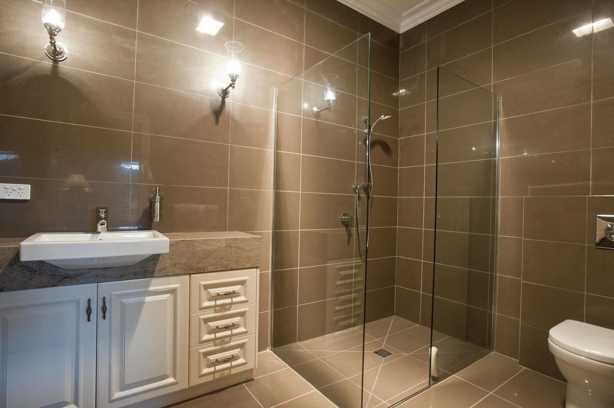 Tallawarra Homestead 5*